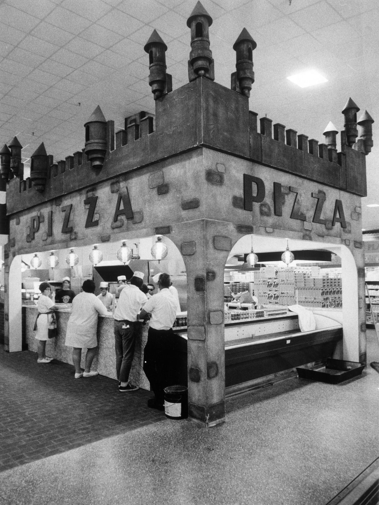 20180501 FEA POD pizzacastleDONE-RIC0024807737